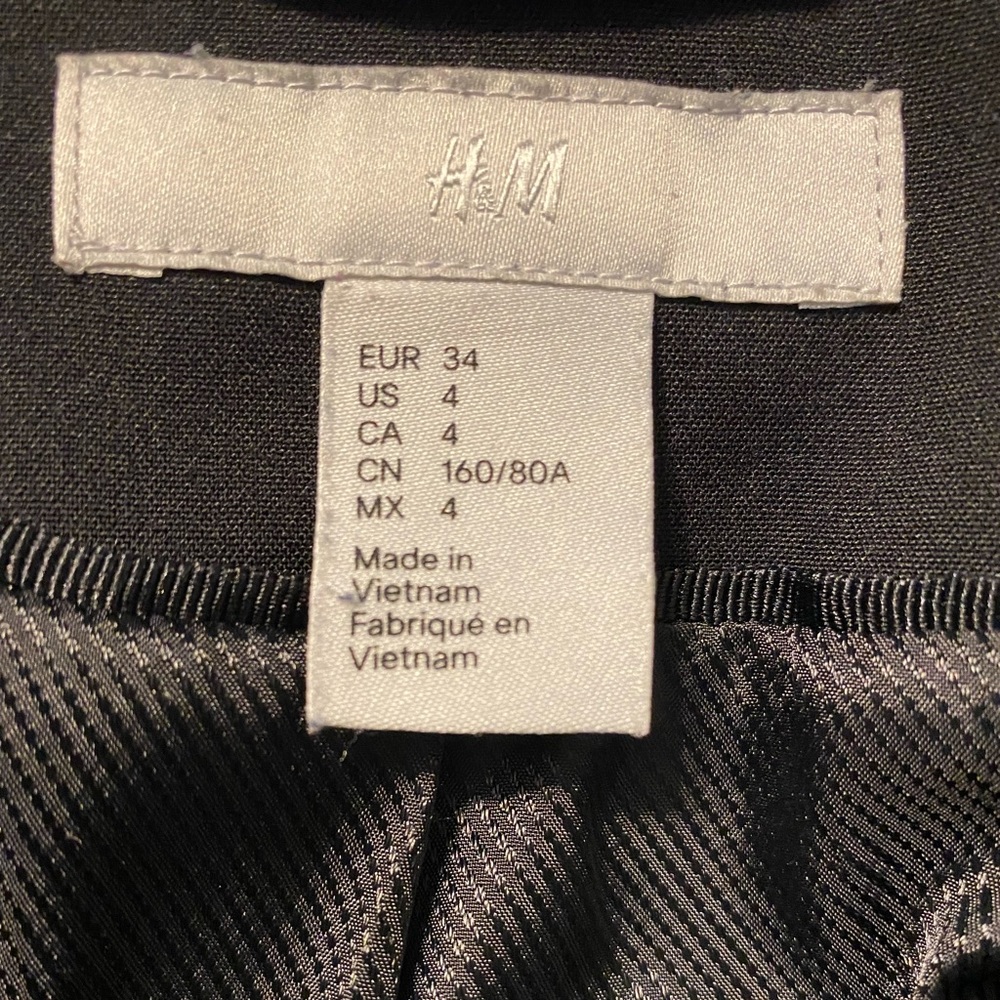 H&M • Blazer - Picture 3 of 7